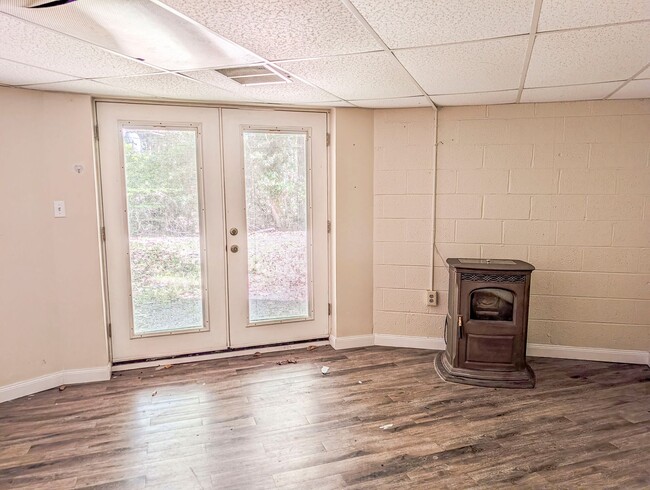 Building Photo - 12433 Cree Ln