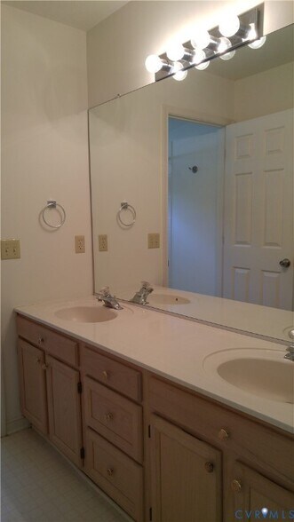 Building Photo - 9207 Abingdon Manor Ct