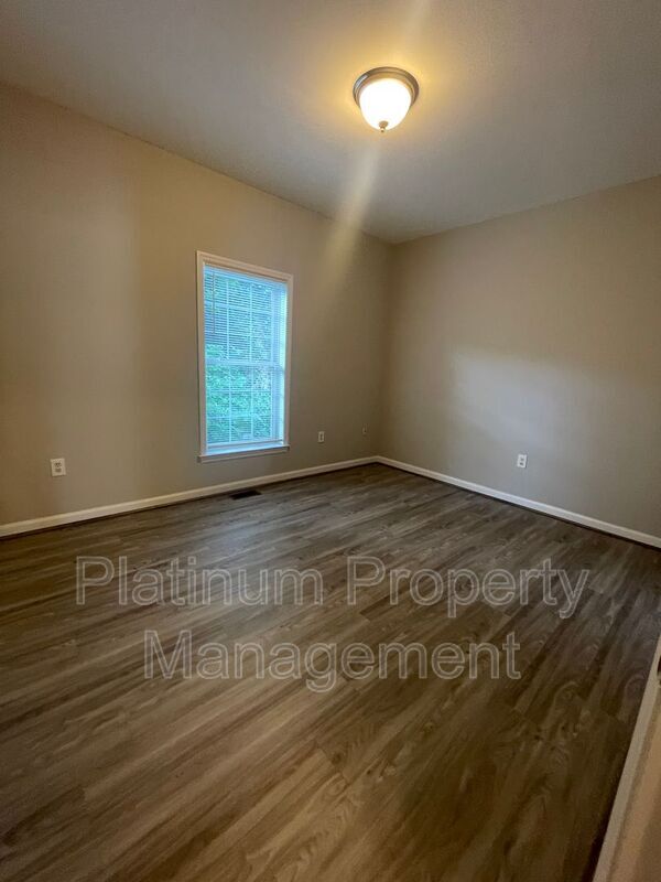 Building Photo - 48 Weyman Ave SW