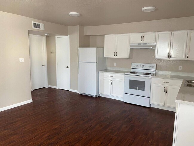 Building Photo - 1113 Primrose Ave