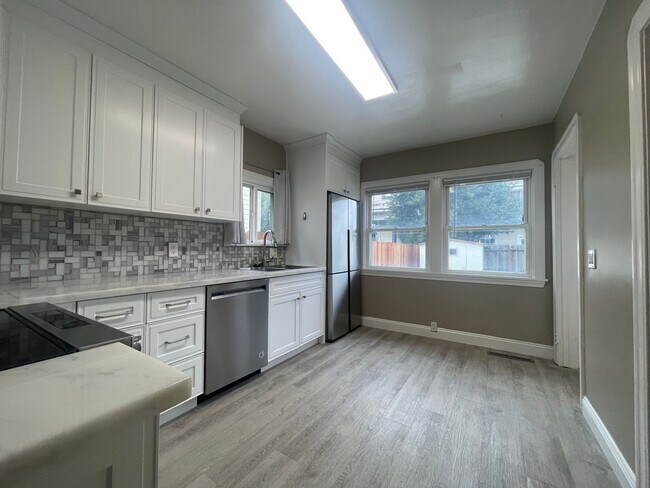 Building Photo - Gorgeous 3 Bedroom Home in Alameda.