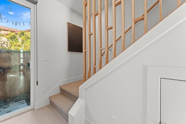 Building Photo - 5175 SE 28th Ave