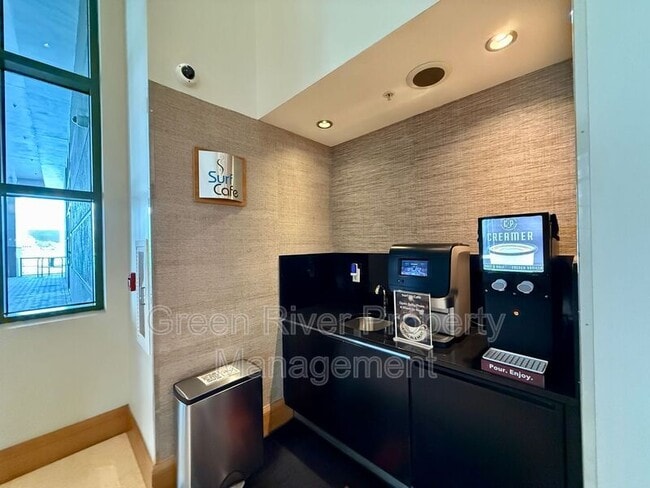 Building Photo - 1431 Riverplace Blvd