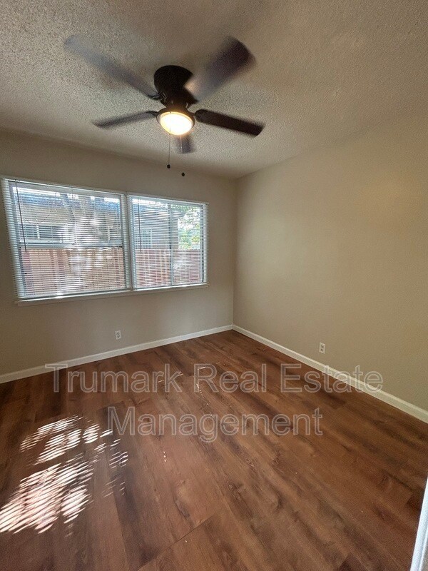 Building Photo - 512 Irving Ave