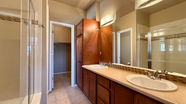 Building Photo - Spacious & Modern 3-Bedroom Townhome in The Vistas at Norwood