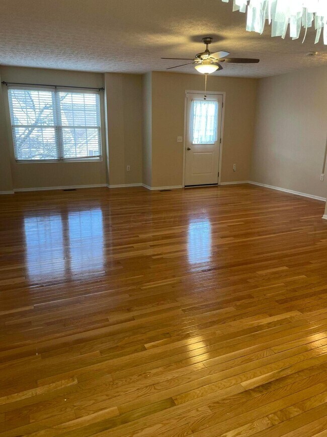 Building Photo - 5967 Canyon Creek Dr