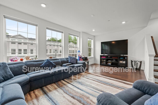 Building Photo - 1806 Swales Ct