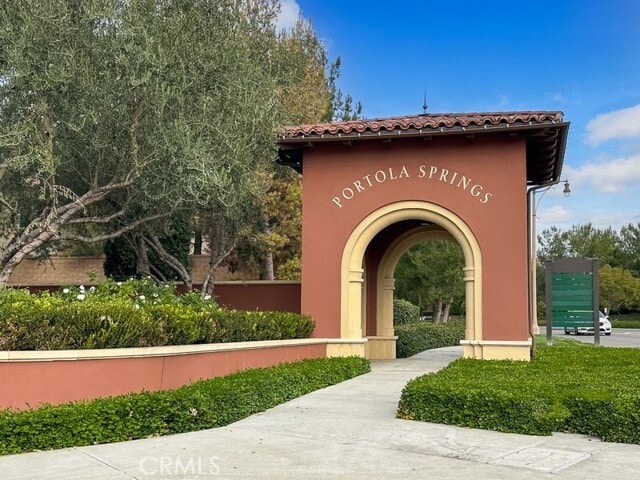 Building Photo - 204 Desert Bloom