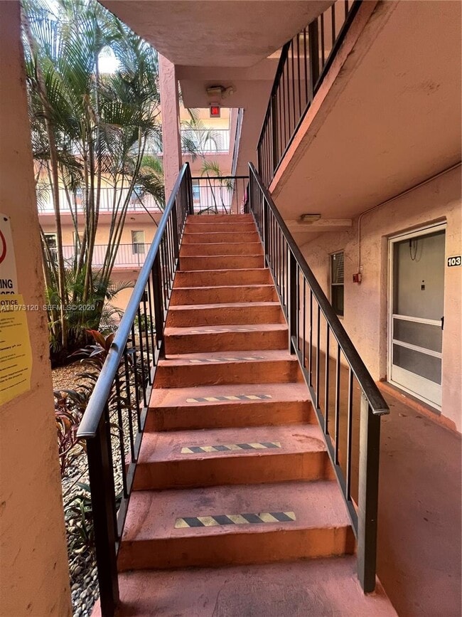 Building Photo - 2851 Somerset Dr