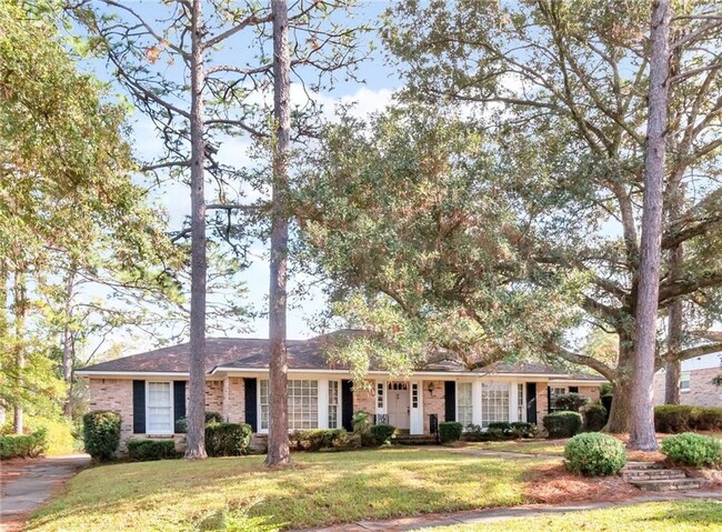 Building Photo - 1005 Westbury Dr