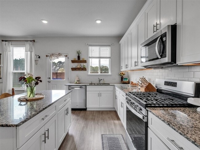 Building Photo - 25623 Balsamroot Dr