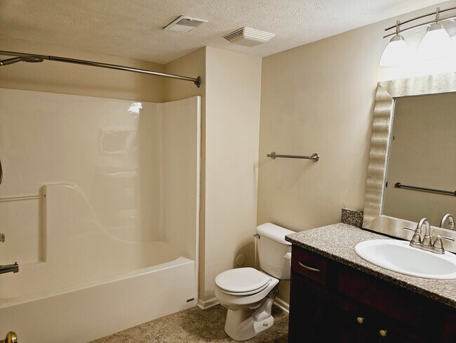 Building Photo - 3598 Bent Trail Dr