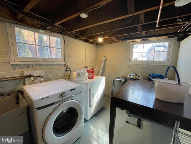 Building Photo - 3211 Varnum St