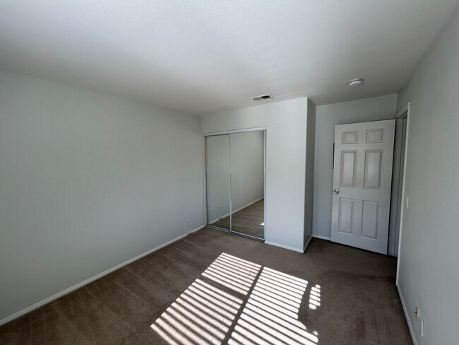 Building Photo - Sunflower Unit A  Glendora, Ca 91740 (3 Bed, 2.5 Bath)