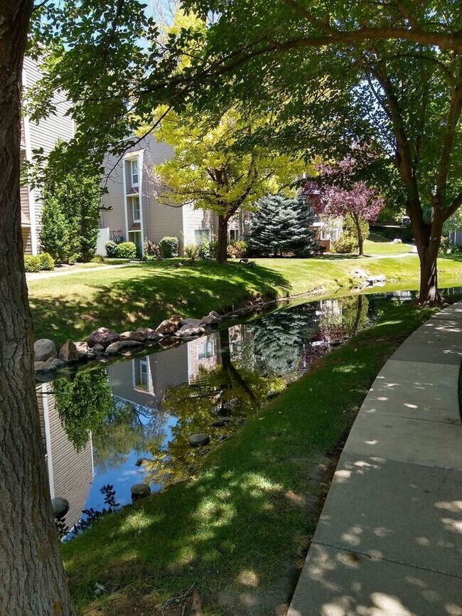 Building Photo - Beautiful Quailbrook 2 Bedroom!