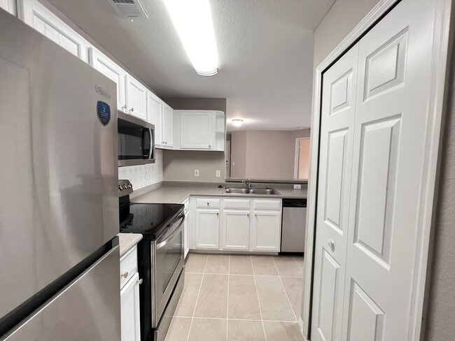 Building Photo - Condo for rent on SANDLAKE PRIVATE RESIDENCES