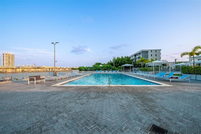 Building Photo - 18081 Biscayne Blvd