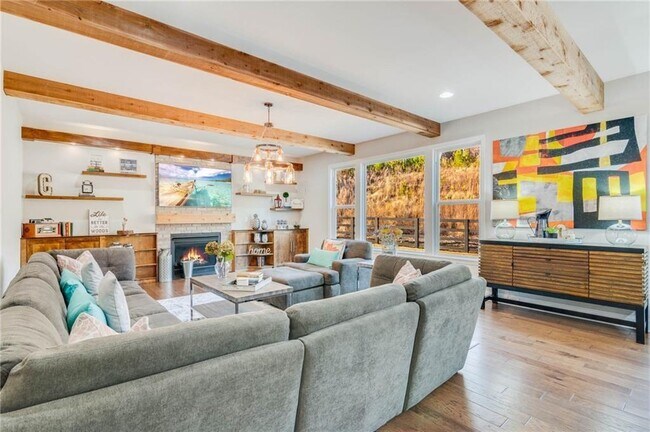 Building Photo - 1855 Kingsbury Dr