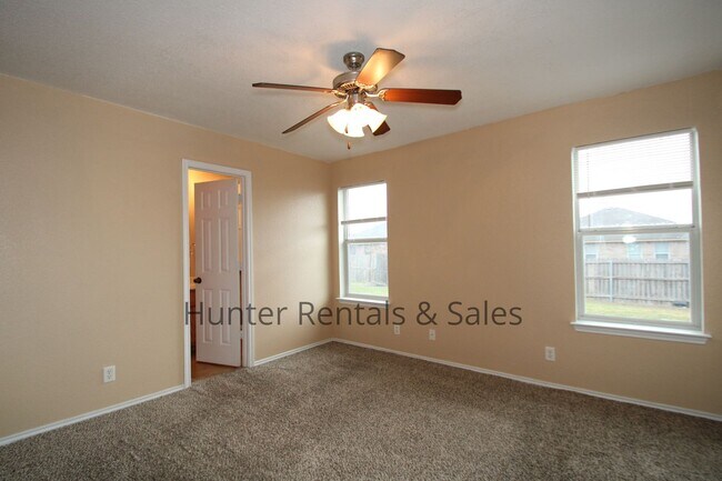 Building Photo - Conveniently Located!!!