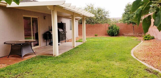 Building Photo - Great home located in Desert Sands @ Painted Desert.