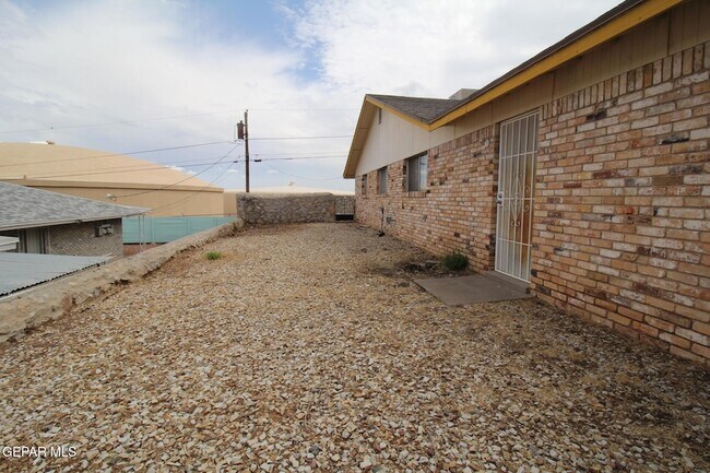 Building Photo - 3406 Moonlight Ave