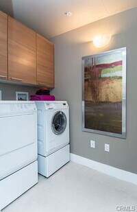 Building Photo - 10776 Wilshire Blvd