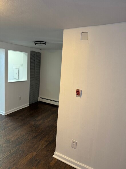 Building Photo - 424 E Girard Ave