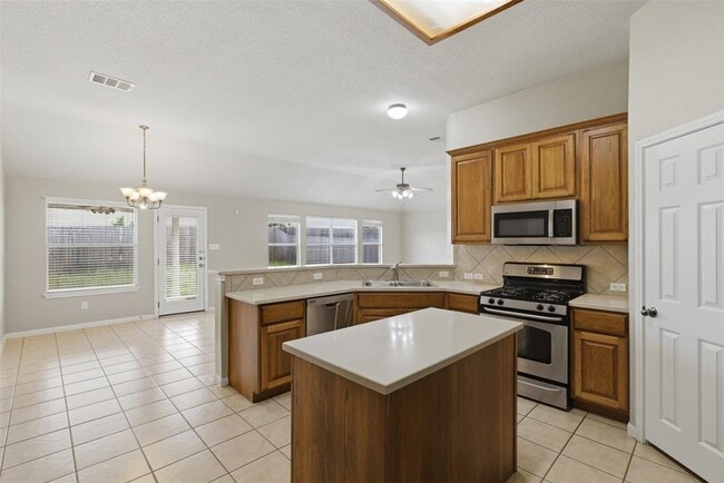Building Photo - 924 Abbeyglen Castle Dr