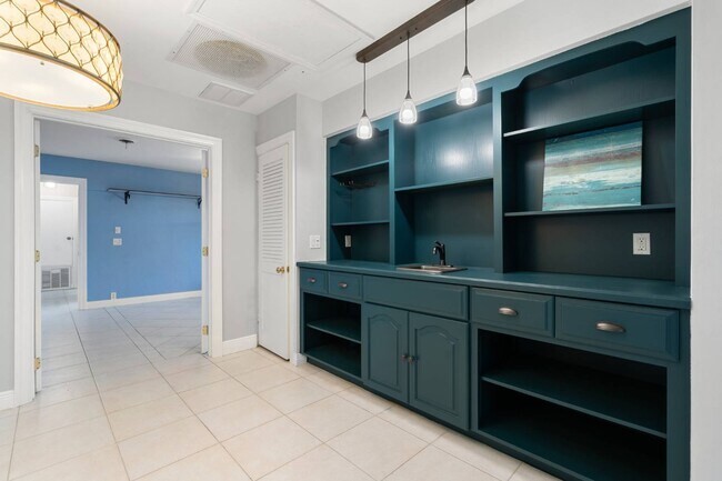 Building Photo - 611 Date Palm Rd