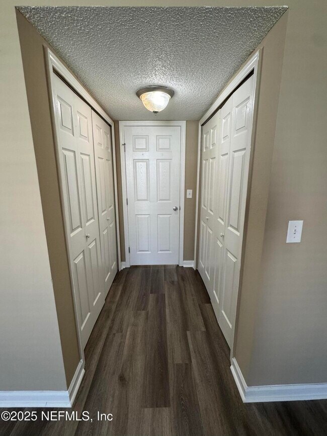 Building Photo - 6526 La Mirada Dr E