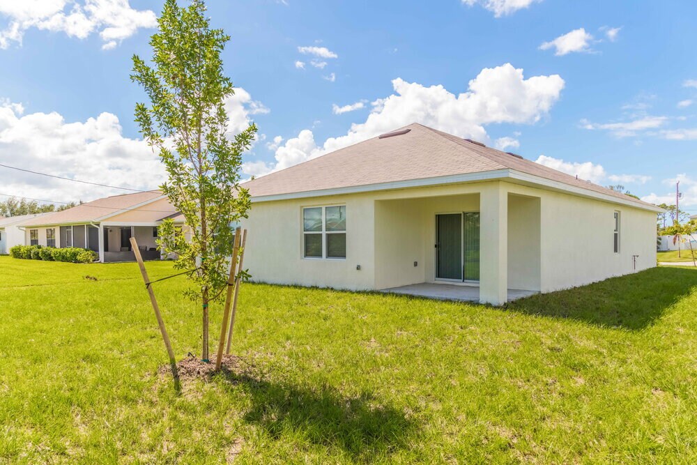 Building Photo - 4413 SW 15th Ave