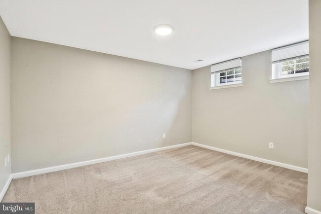 Building Photo - 10257 Friendship Ct
