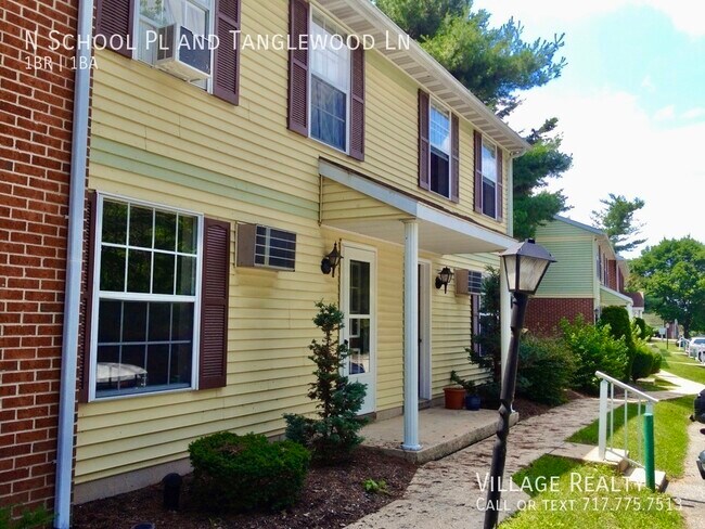 Building Photo - 323 N School Pl