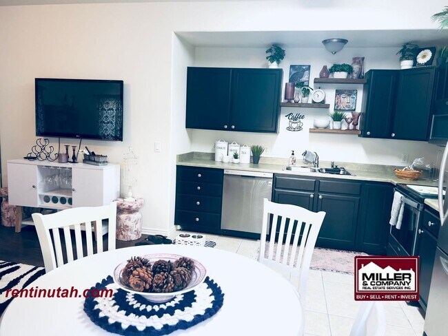 Building Photo - COMING SOON!! Beautiful Townhouse For Rent!!