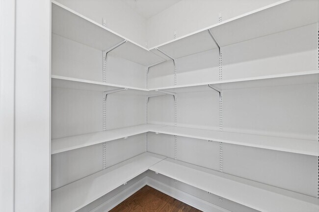 Building Photo - 5233 Highpointe Lakes Dr