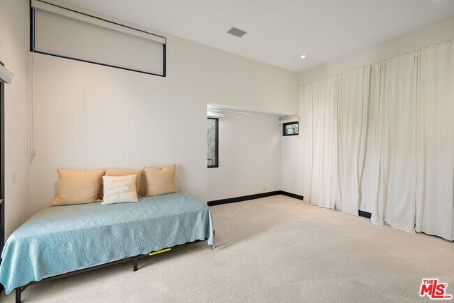 Building Photo - 215 S Anita Ave