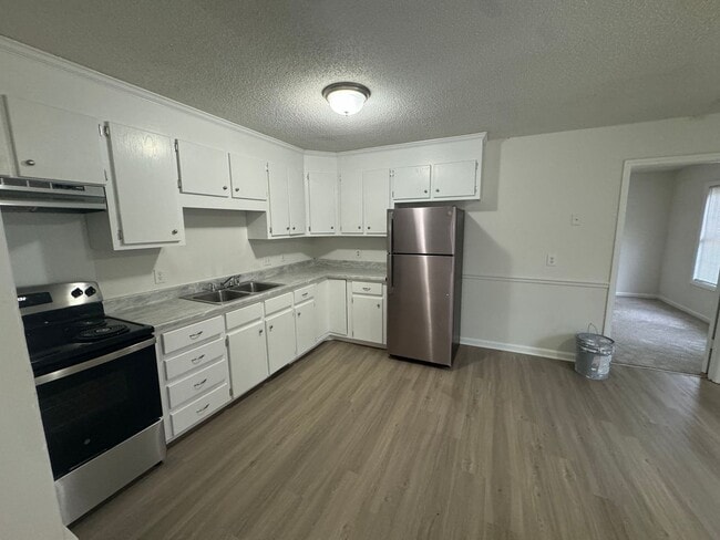 Building Photo - 126 Woodside Ave