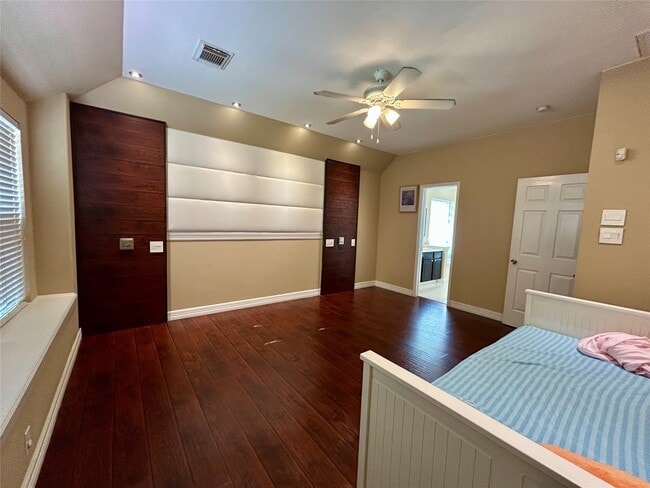 Building Photo - 5319 Lindenchase