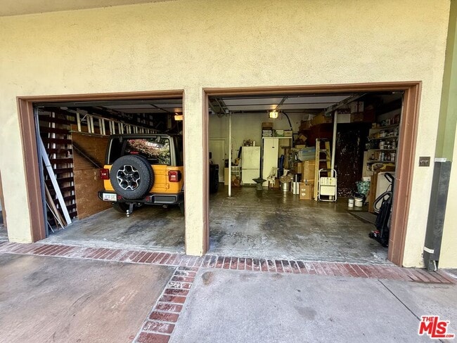 Building Photo - 1926 Hillcrest Rd