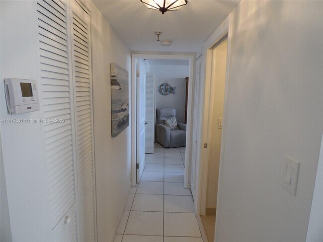 Building Photo - 1623 Collins Ave
