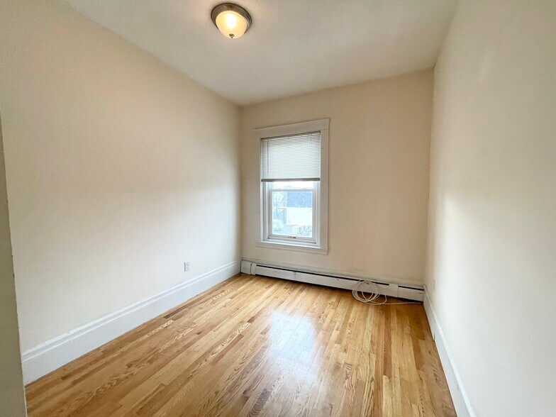 Building Photo - 94 L St