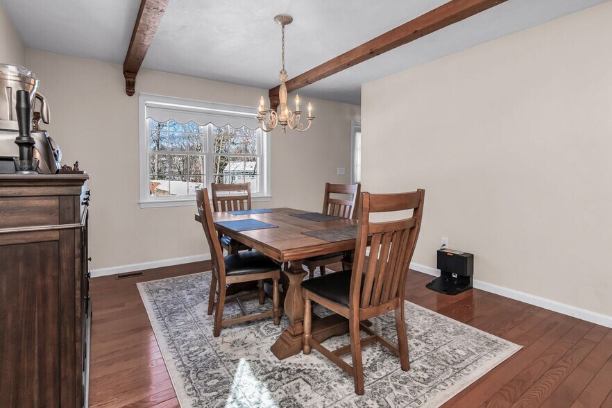 Building Photo - 6 Gedney Dr