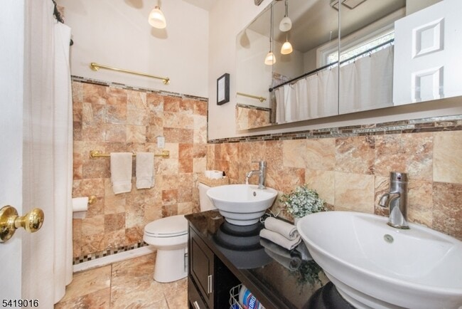 Building Photo - 25 Lake Rd