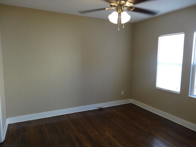 Building Photo - Three Bedrooms One Bathroom with Shaded Porch