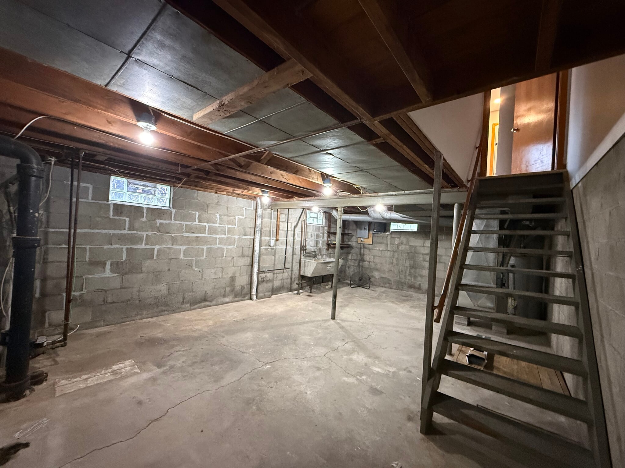 Building Photo - 15 Alcona Ave