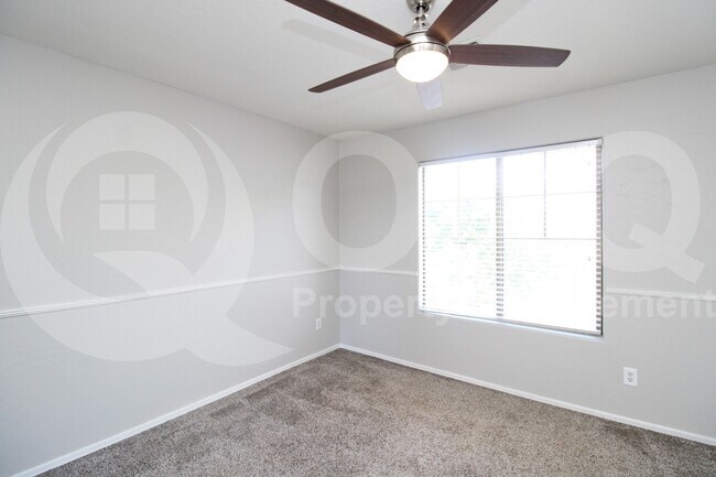 Building Photo - 1467 E Chestnut Ln