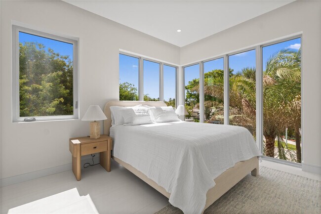 Building Photo - 221 Shore Ct