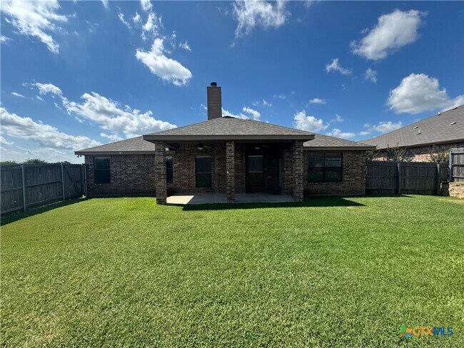 Building Photo - 2501 Traditions Dr