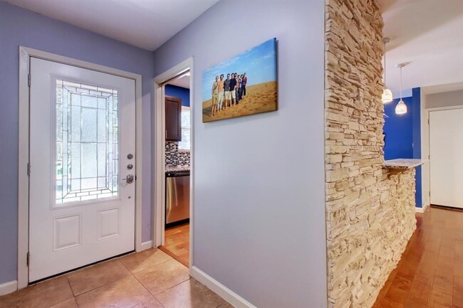 Building Photo - 6709 Columbia Dr