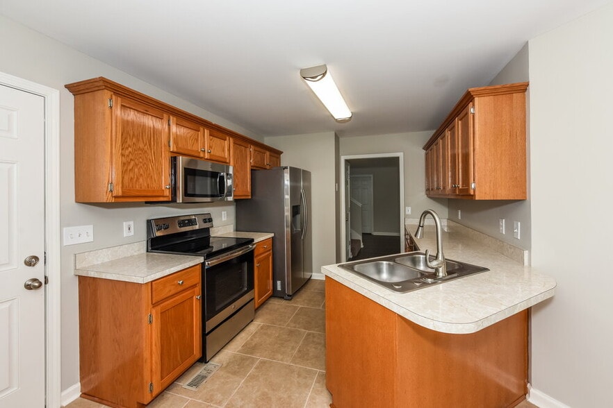 Building Photo - 1594 Laurel Ledge Dr